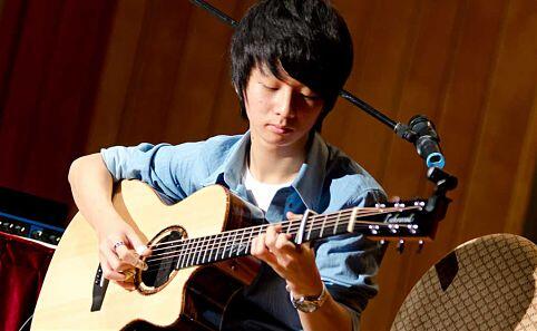 Gitaris acoustic terbaik menurut ane