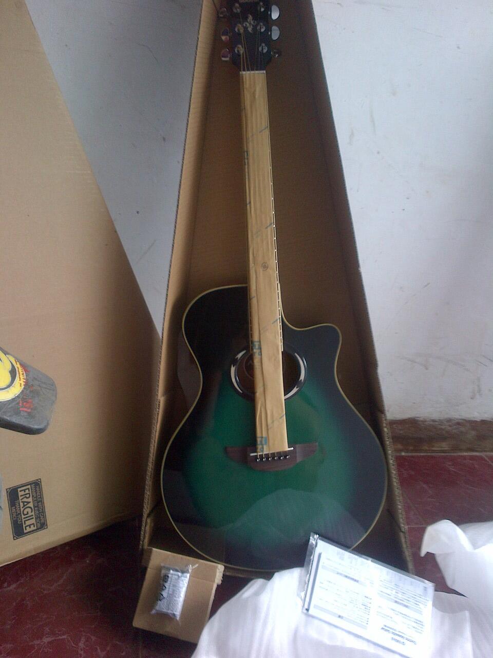 Gitar Akustik Yamaha APX 500 II ( 100% baru dan Original )