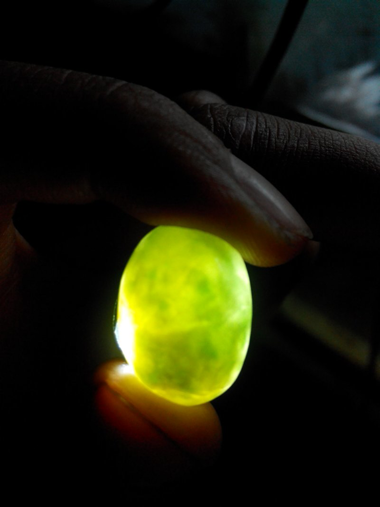 sungai dareh , neprhite jade atau giok aceh dan anggur