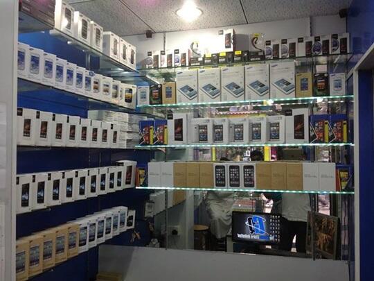 APPLE IPHONE 5S 16GB RP.2.200.000.- SAMSUNG GALAXY S4 I9500 RP.1.400.000,-
