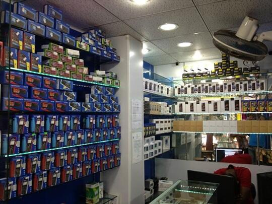 APPLE IPHONE 5S 16GB RP.2.200.000.- SAMSUNG GALAXY S4 I9500 RP.1.400.000,-