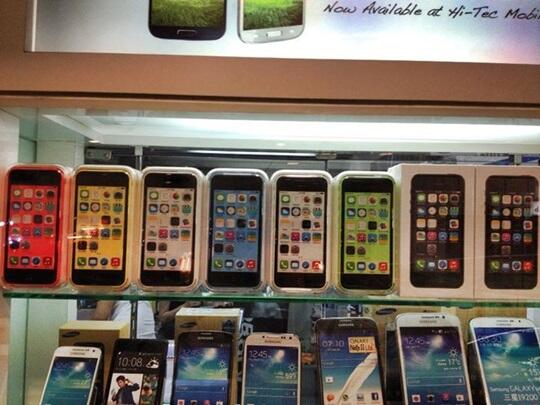 APPLE IPHONE 5S 16GB RP.2.200.000.- SAMSUNG GALAXY S4 I9500 RP.1.400.000,-