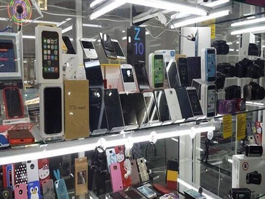 APPLE IPHONE 5S 16GB RP.2.200.000.- SAMSUNG GALAXY S4 I9500 RP.1.400.000,-