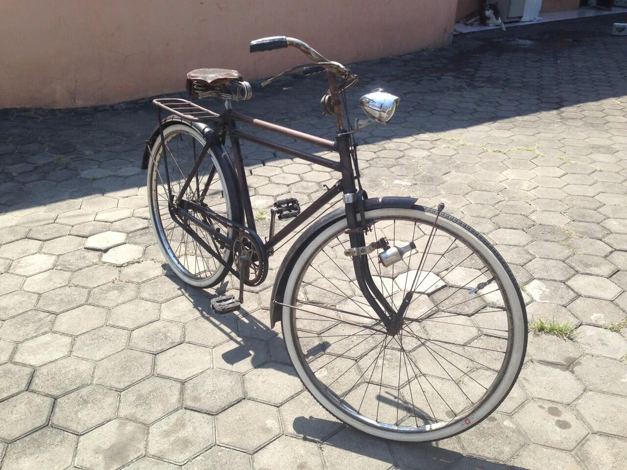 sepeda onthel antik langka