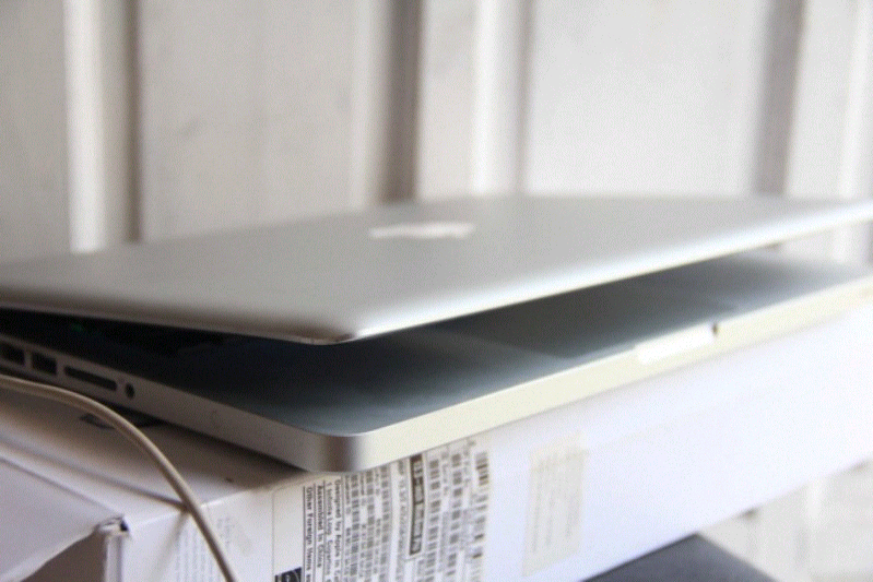 jual macbook pro 13 inch 2.4 Ghz i5 500 Gb