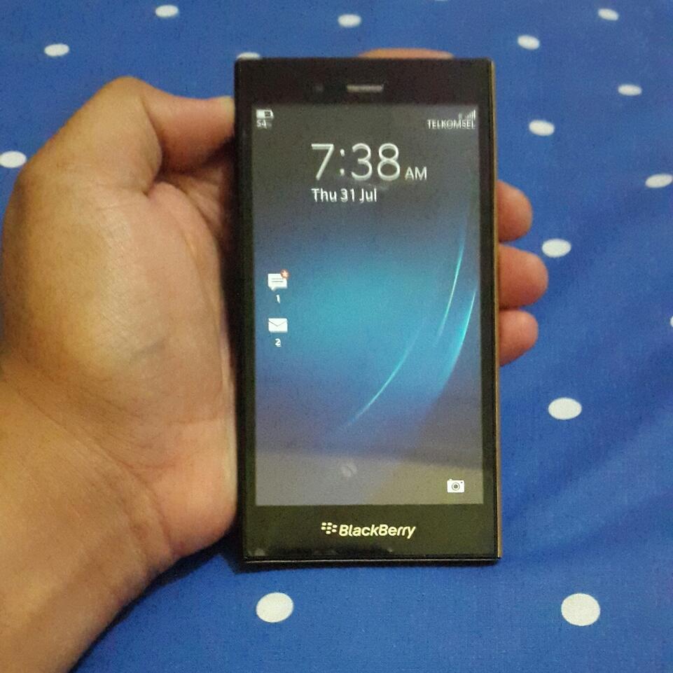 WTS BLACKBERRY Z3 GARANSI 11 BULAN