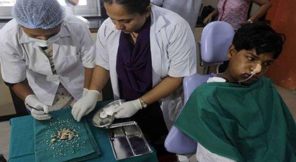 Wow, 232 Gigi Berhasil Dicabut dari Mulut Bocah Ini