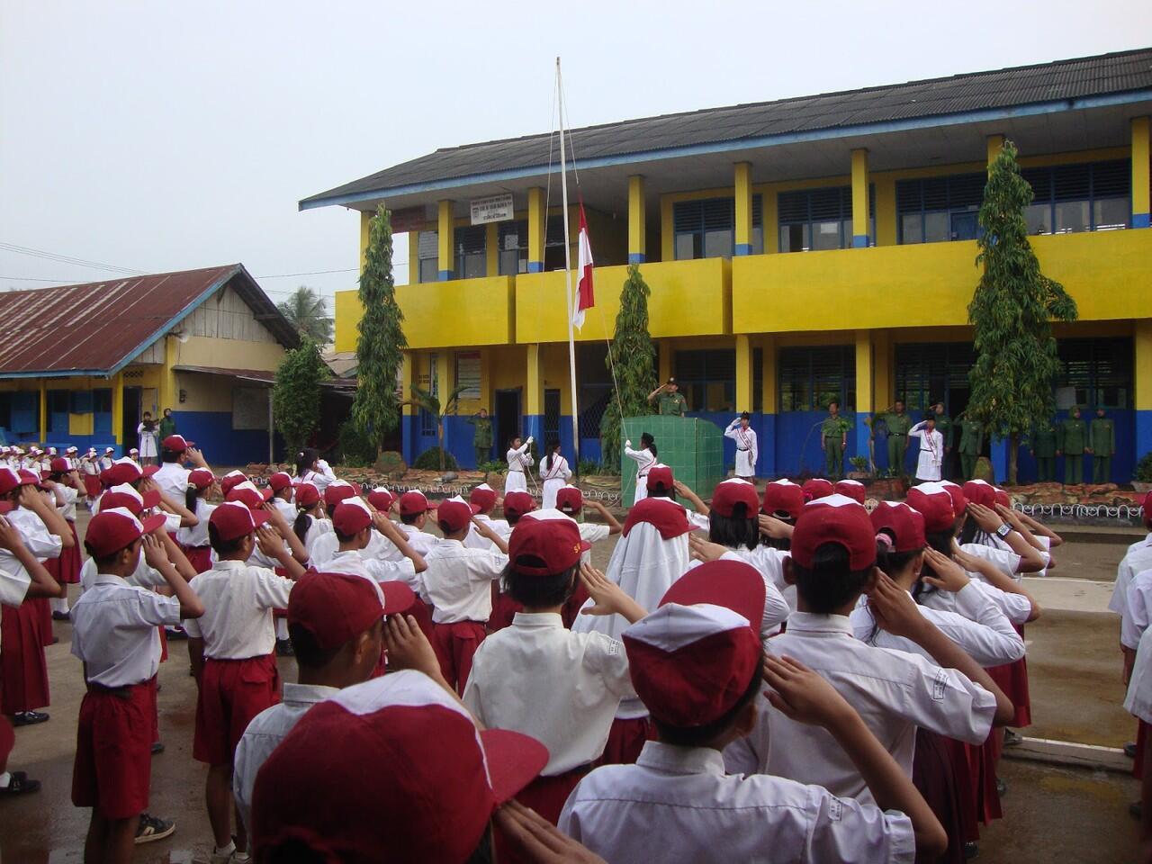 APA SIH ENAKNYA ORANG YANG DI BELAKANG