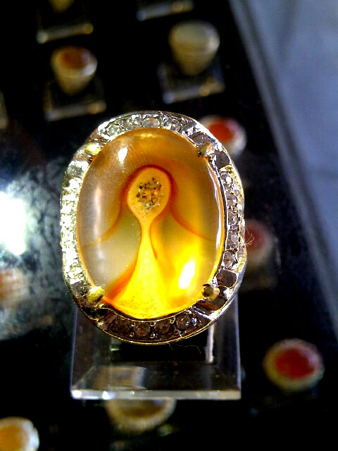 Combong Wewe Motif wajah Wanita