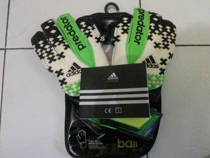 terjual jual sarung tangan kiper gloves original adidas terjual jual sarung tangan kiper gloves original adidas