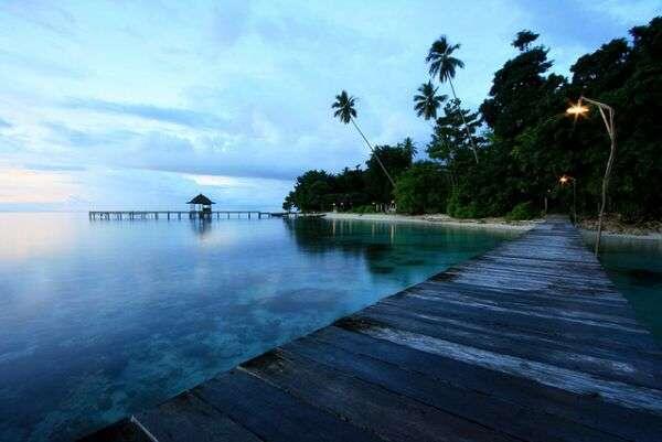 Keindahan Pantai Ora ( Maluku Utara )