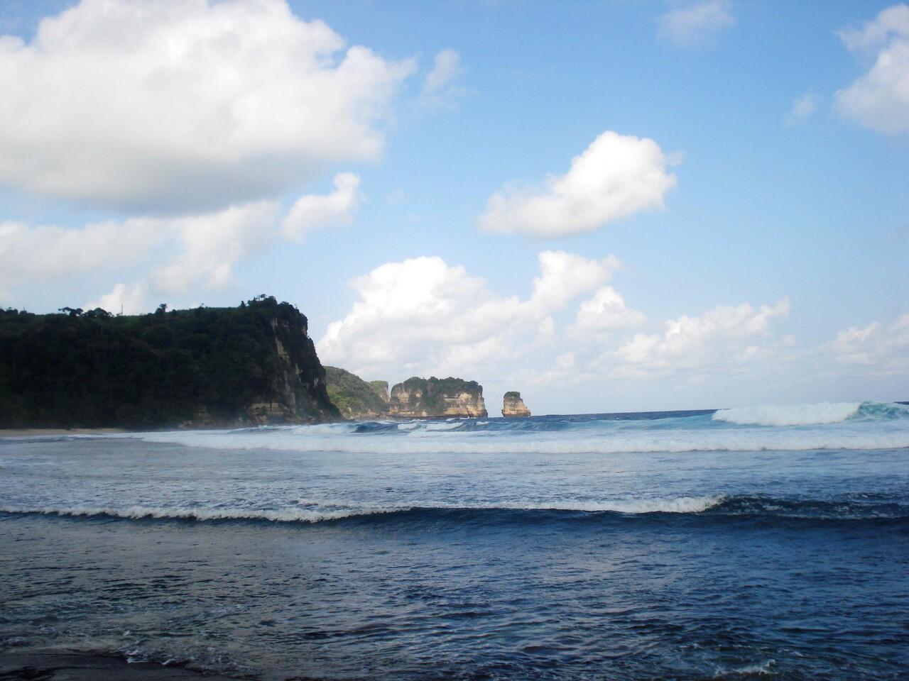 TRIP AT SANGGAR BEACH, TULUNGAGUNG
