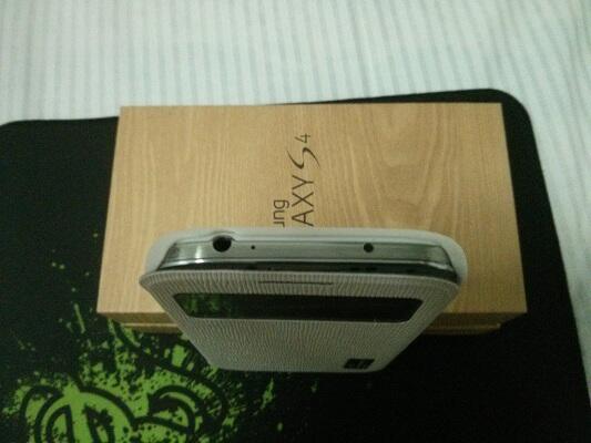 Samsung Galaxy S4 SIV warna putih (white) full set ori masih garansi SEIN 2015