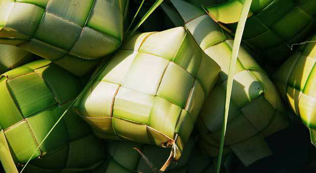 SEJARAH MAKAN KETUPAT SAAT LEBARAN