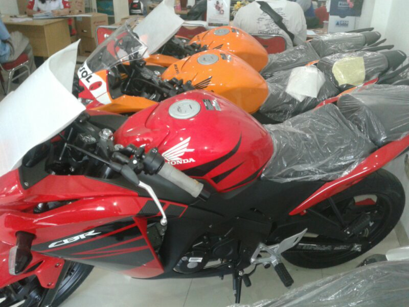 honda cbr repsol 150cc diskont kredit 10jt..sundul gan!!!