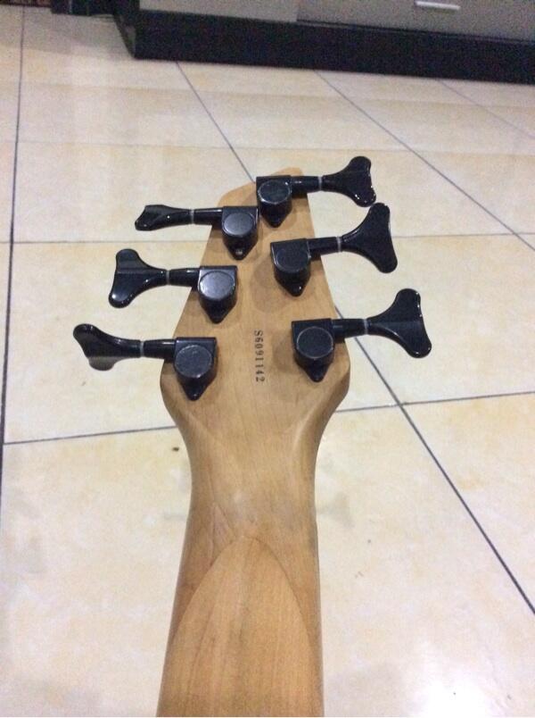 Bass washburn XB-600 mantab banget !