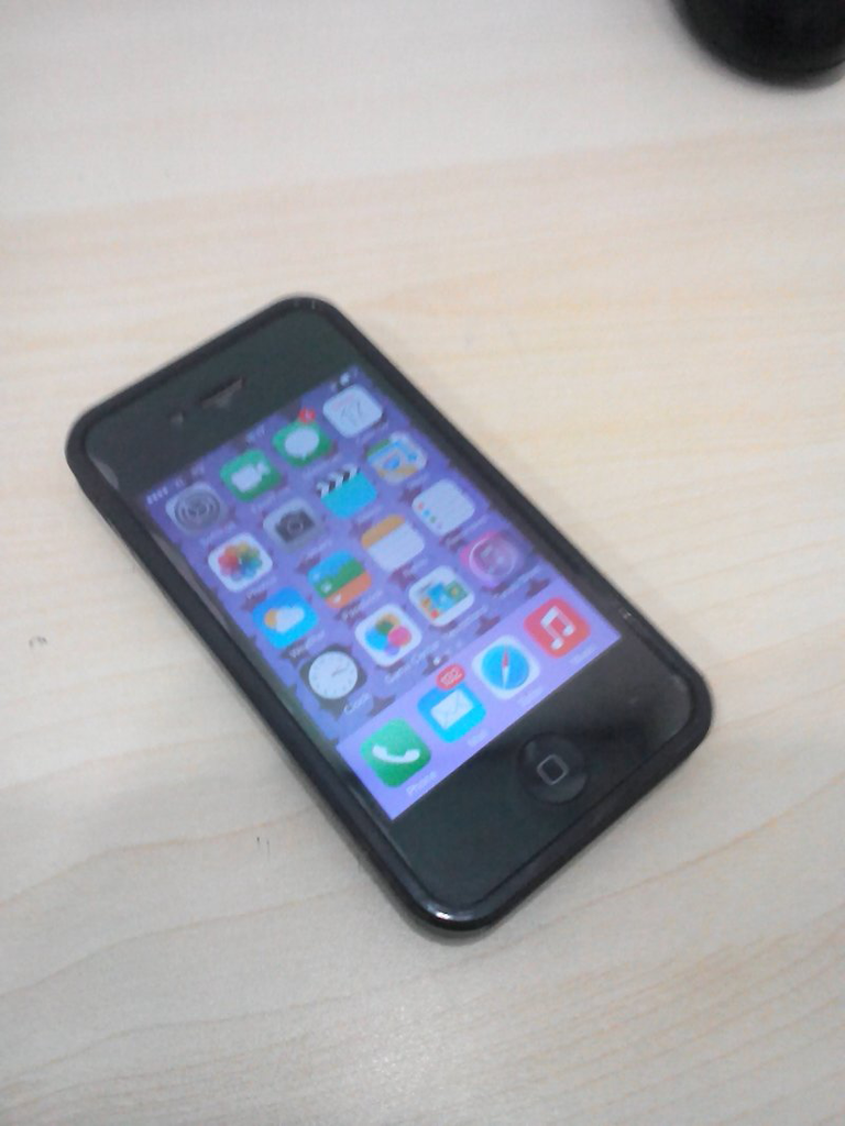 iPhone 4 GSM Black 16GB Kondisi Maknyuss Murah Aja gan!!