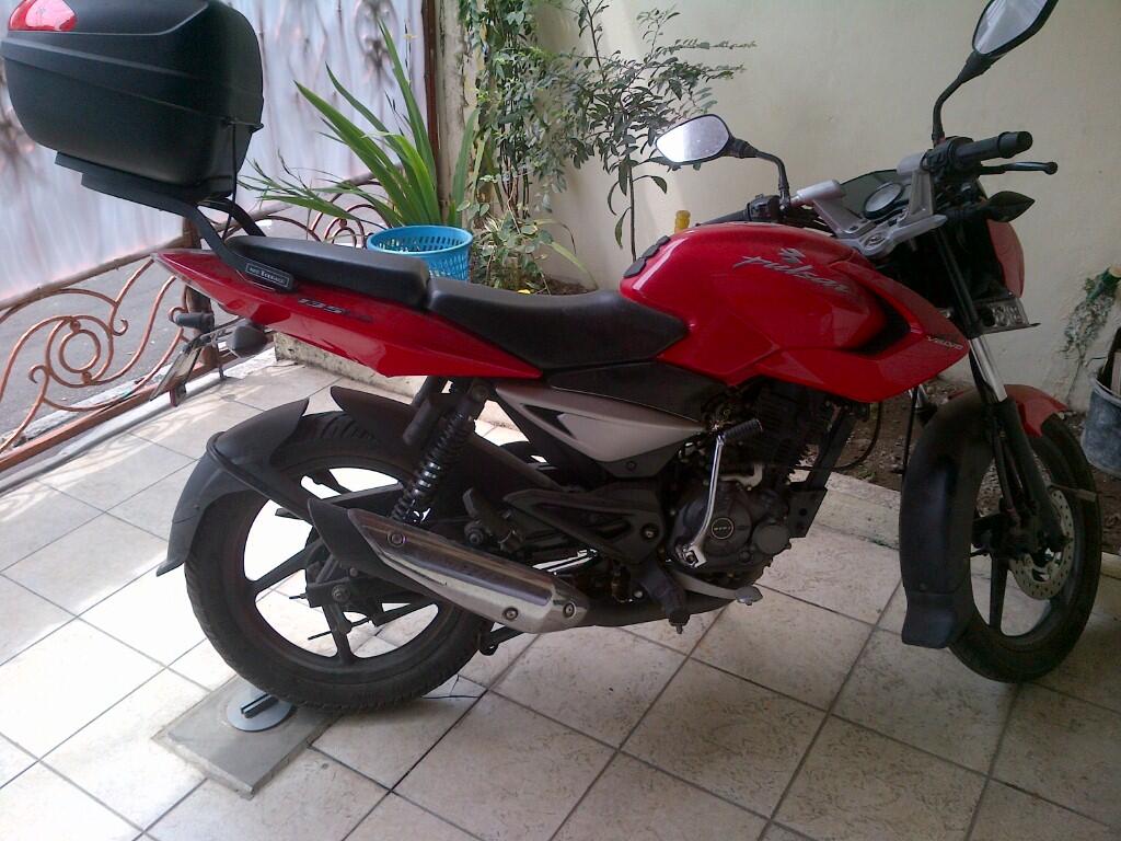 Terjual Jual Motor Pulsar Bajaj 135 cc warna Merah dan 