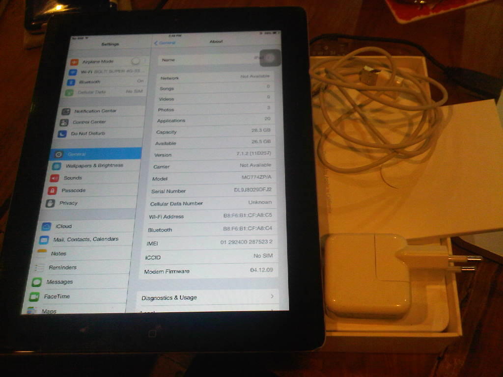 iPAd 2 32GB Wifi Cellular Fullset Bonus Capdase