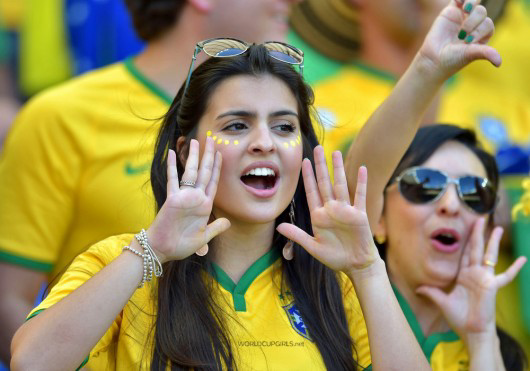 Jangan nonton bola / world cup ke stadium bareng istri atau.pacar