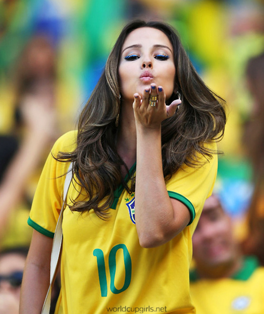Jangan nonton bola / world cup ke stadium bareng istri atau.pacar