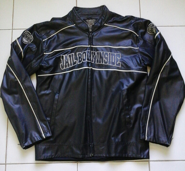 bongkar lemari jaket jail, jaket humvee, jam ripcurl, sandal eiger
