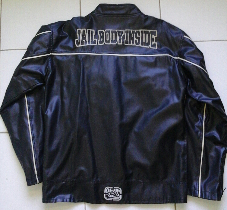 bongkar lemari jaket jail, jaket humvee, jam ripcurl, sandal eiger