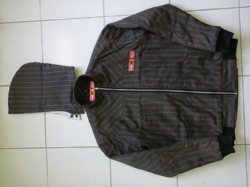 bongkar lemari jaket jail, jaket humvee, jam ripcurl, sandal eiger