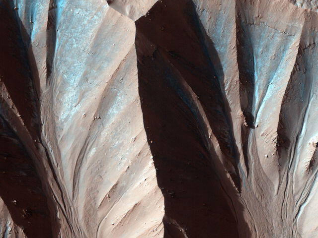 Untuk pertama kali kita bisa melihat foto2 HD apa yg sedang terjadi di permukaan Mars