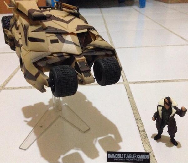 Batman Tumbler (bean) & action figure superman