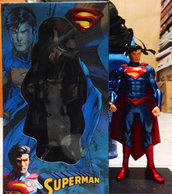 Batman Tumbler (bean) & action figure superman