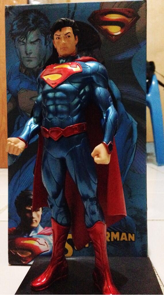 Batman Tumbler (bean) & action figure superman