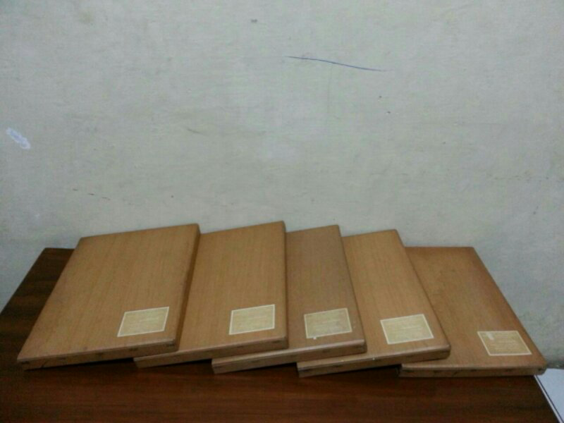 BUKU LUKISAN DAN PATUNG KOLLEKSI PRESIDEN SUKARNO