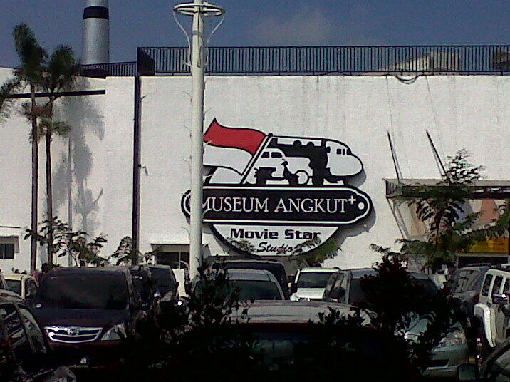 Museum Angkut Batu - Senyum Hangat Dari Si &quot;Besi Tua&quot;