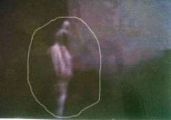 Seribuan Warga Datangi Ruko Ingin Lihat Pocong (PICT)
