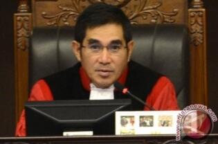 ( mak jlebbb) Ketua MK: Selamat Jalan, Hati-Hati Sampai Jawa Timur