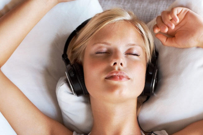 5 Cara Asik Dengerin Lagu