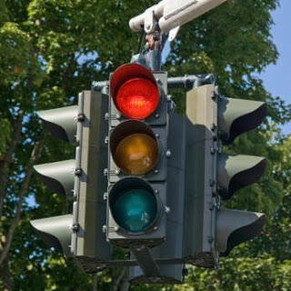 8 Desain Lampu Lalu Lintas (Traffic Light) yang Paling Unik dan Inovatif 