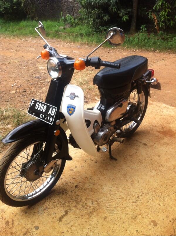 Honda C70 Hitam