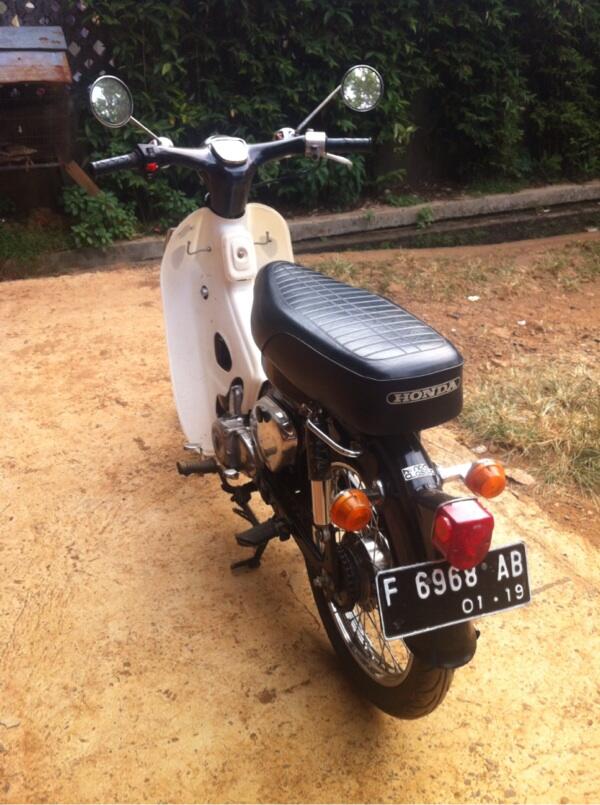 Honda C70 Hitam
