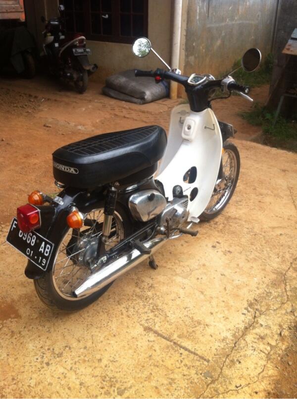 Honda C70 Hitam