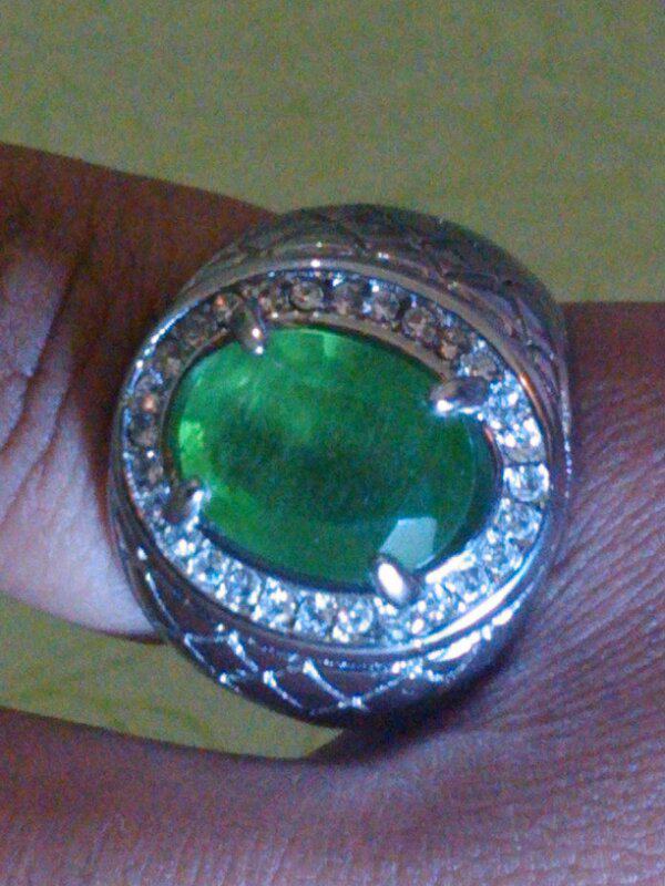 cincin batu jamrud siap dipakai...