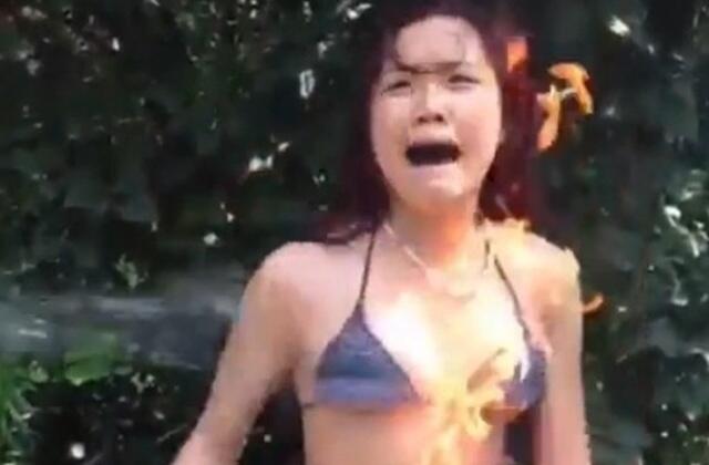 (LAGI NGETREND)SENGAJA BAKAR DIRI SENDIRI