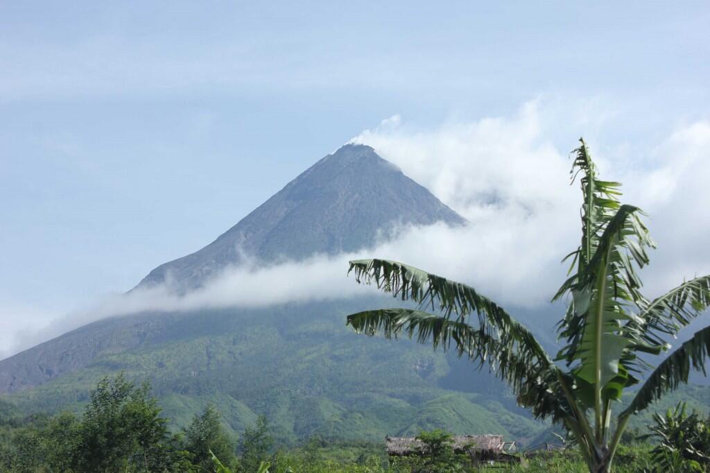 # Gunung Terangker di Pulau Jawa