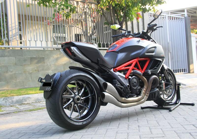 Ducati Diavel Red