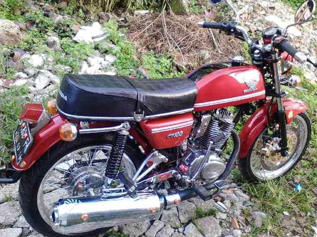 Terjual honda  CB  100  thn 78 merah  modif  clasic mantap KASKUS