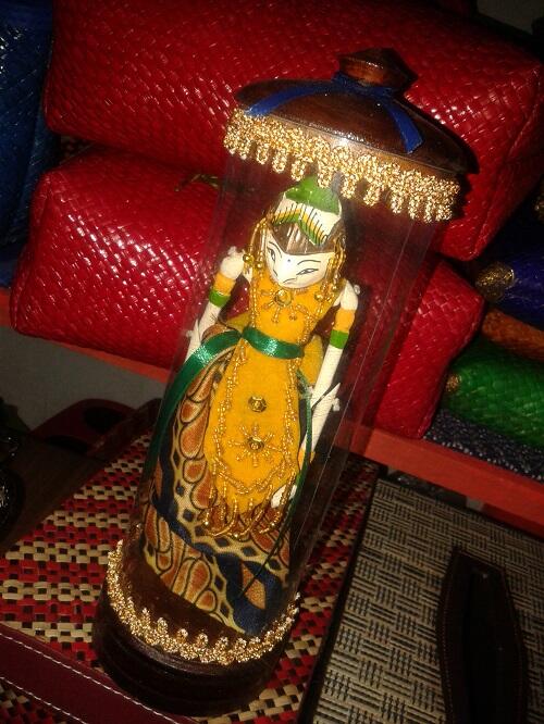 Miniatur wayang orang kerajinan rajapolah