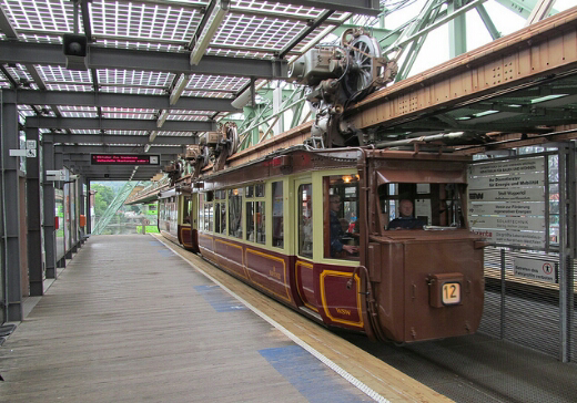 &#91;AMAZING&#93; Melihat Sistem Kereta Gantung Wuppertal Di Jerman. &#91;HOT&#93;
