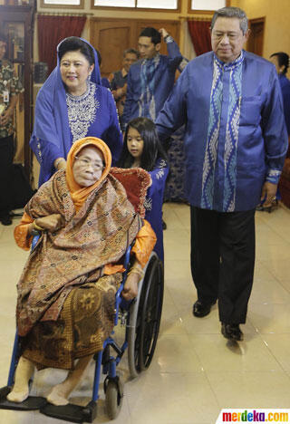 Bung Karno Jokowi SBY Prabowo Soeharto Bimbim DIPELUK MALAIKAT {poto}