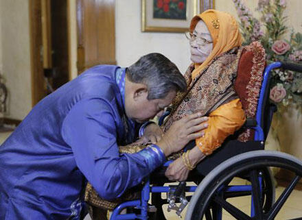 Bung Karno Jokowi SBY Prabowo Soeharto Bimbim DIPELUK MALAIKAT {poto}
